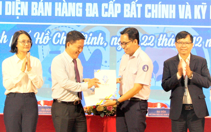 Bắn dây thun để…truyền cảm hứng: Bác sĩ bất ngờ vì hành động ‘dại dột’ - Ảnh 3.