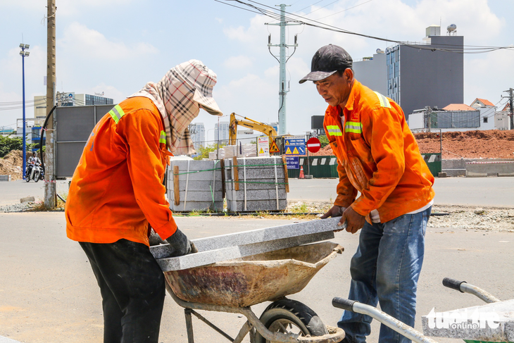 Sinh kế và sức khỏe cho lao động ngoài trời trước thách thức từ biến đổi khí hậu - Ảnh 2.